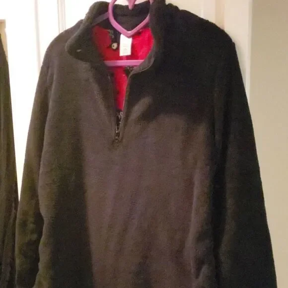 WARM fuzzy Sweatshirt w/ Red Penguin Inside Accent‎ - Picture 2 of 11